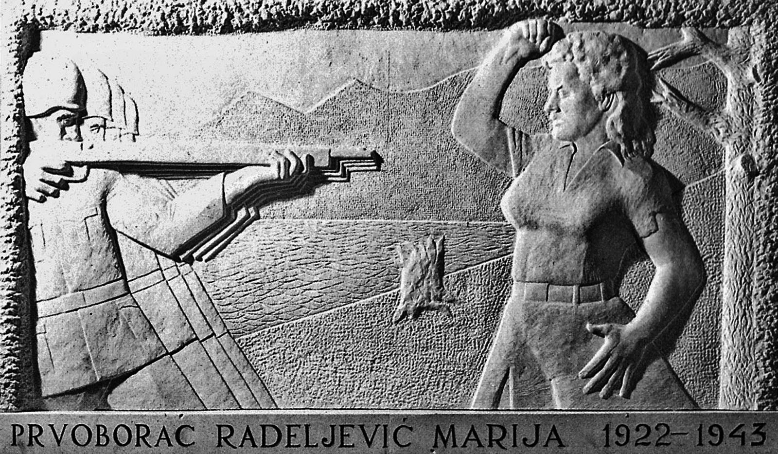 Spomen reljef (uklonjen nakon 1990.) koji prikazuje junačko držanje članice Kotarskog komiteta KPH Pelješca, Dubrovkinje Marije Radeljević pred pogubljenje 22.&nbsp;siječnja&nbsp;1943.